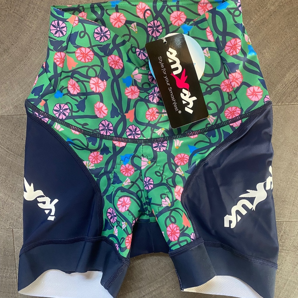 Smashfestqueen Women's High Rise 5" Tri Shorts NWT